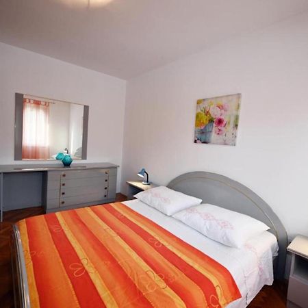 Apartments Mihovilovic - 50 M From Beach Слатине Екстер'єр фото