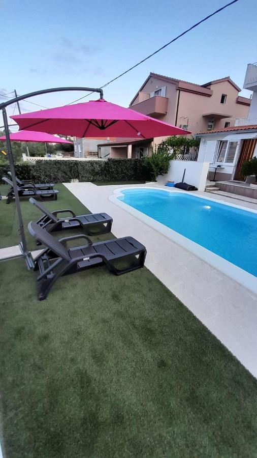 Apartments Mihovilovic - 50 M From Beach Слатине Екстер'єр фото