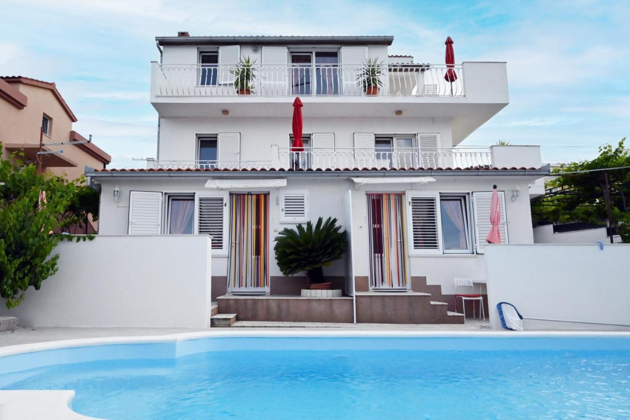 Apartments Mihovilovic - 50 M From Beach Слатине Екстер'єр фото