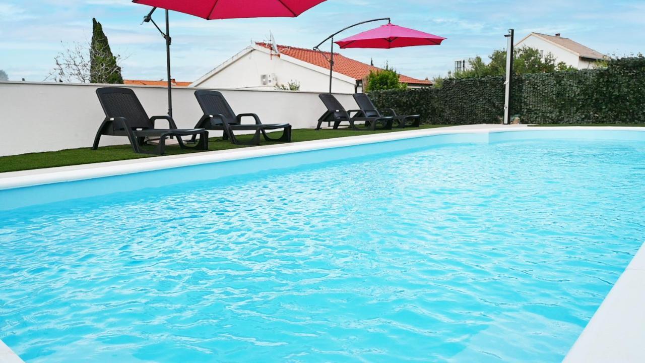 Apartments Mihovilovic - 50 M From Beach Слатине Екстер'єр фото