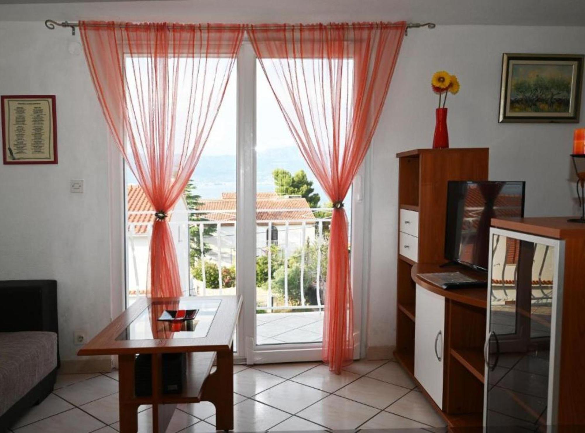Apartments Mihovilovic - 50 M From Beach Слатине Екстер'єр фото