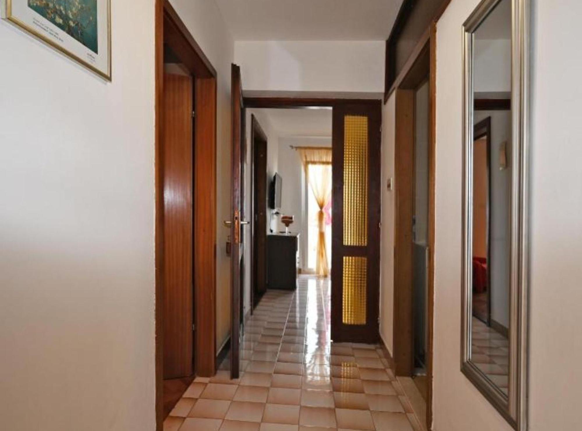 Apartments Mihovilovic - 50 M From Beach Слатине Екстер'єр фото