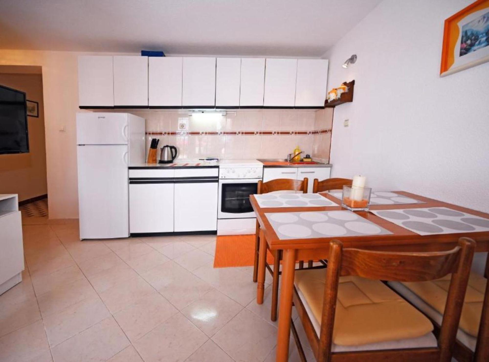 Apartments Mihovilovic - 50 M From Beach Слатине Екстер'єр фото
