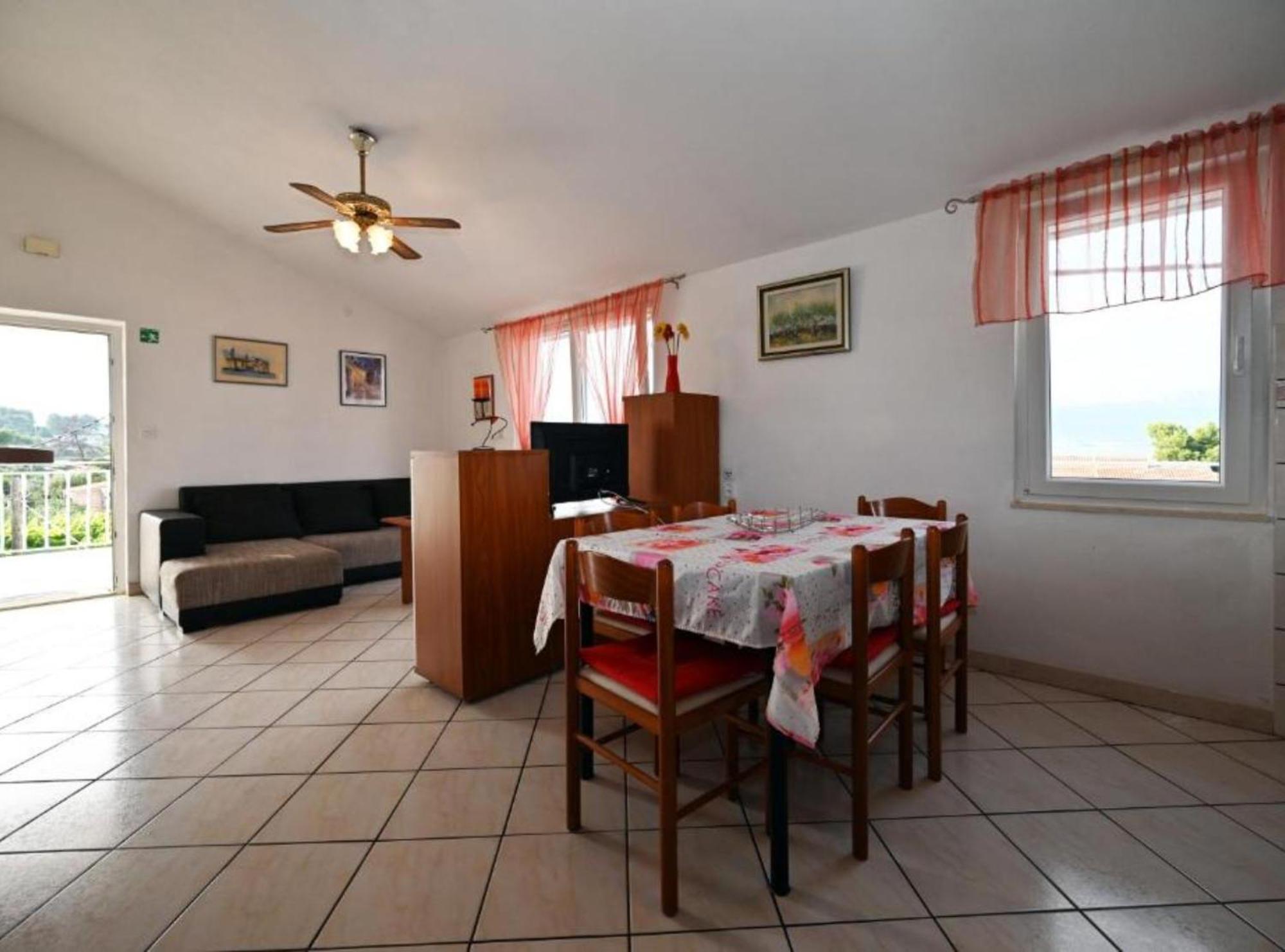 Apartments Mihovilovic - 50 M From Beach Слатине Екстер'єр фото