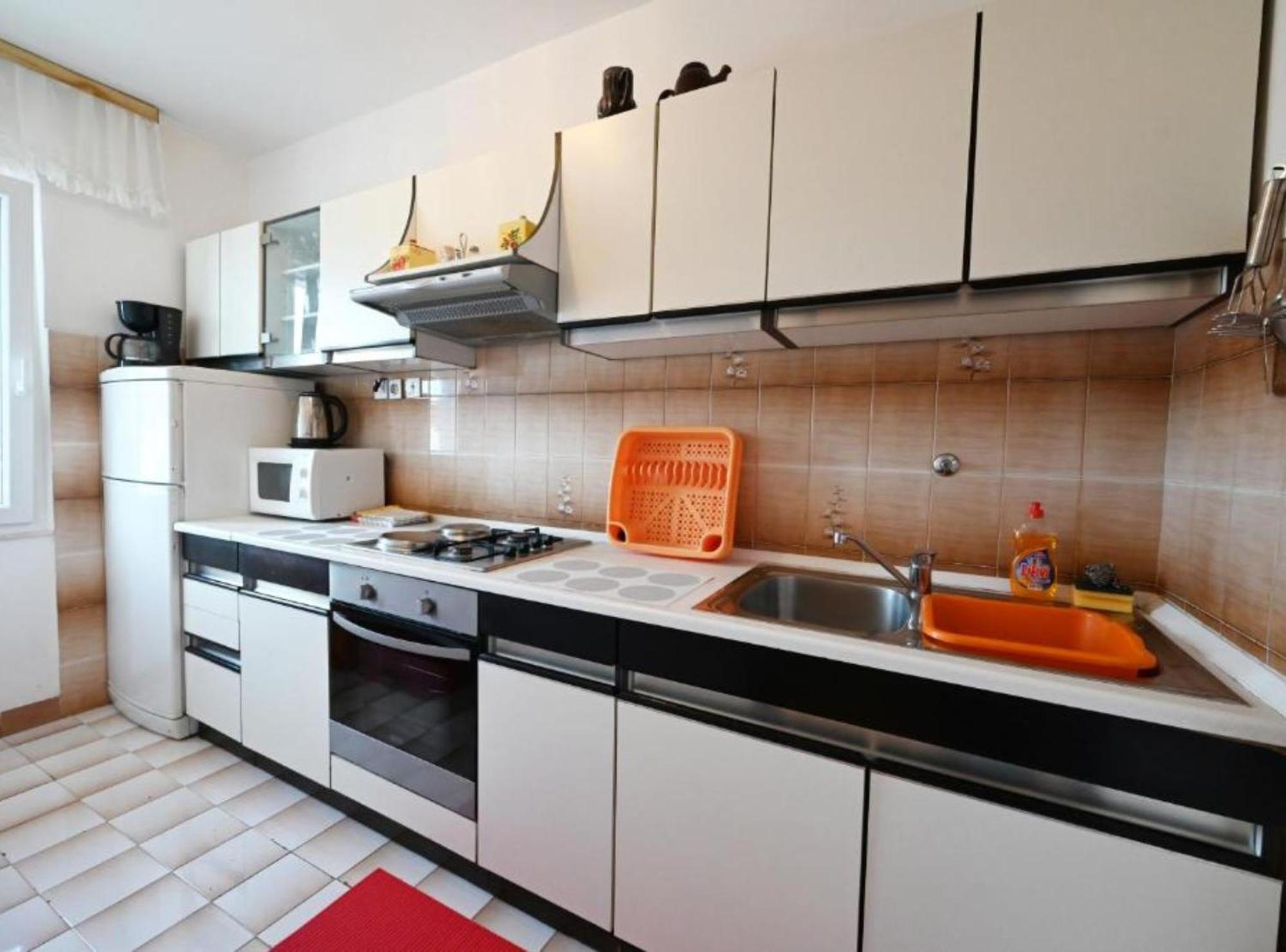 Apartments Mihovilovic - 50 M From Beach Слатине Екстер'єр фото