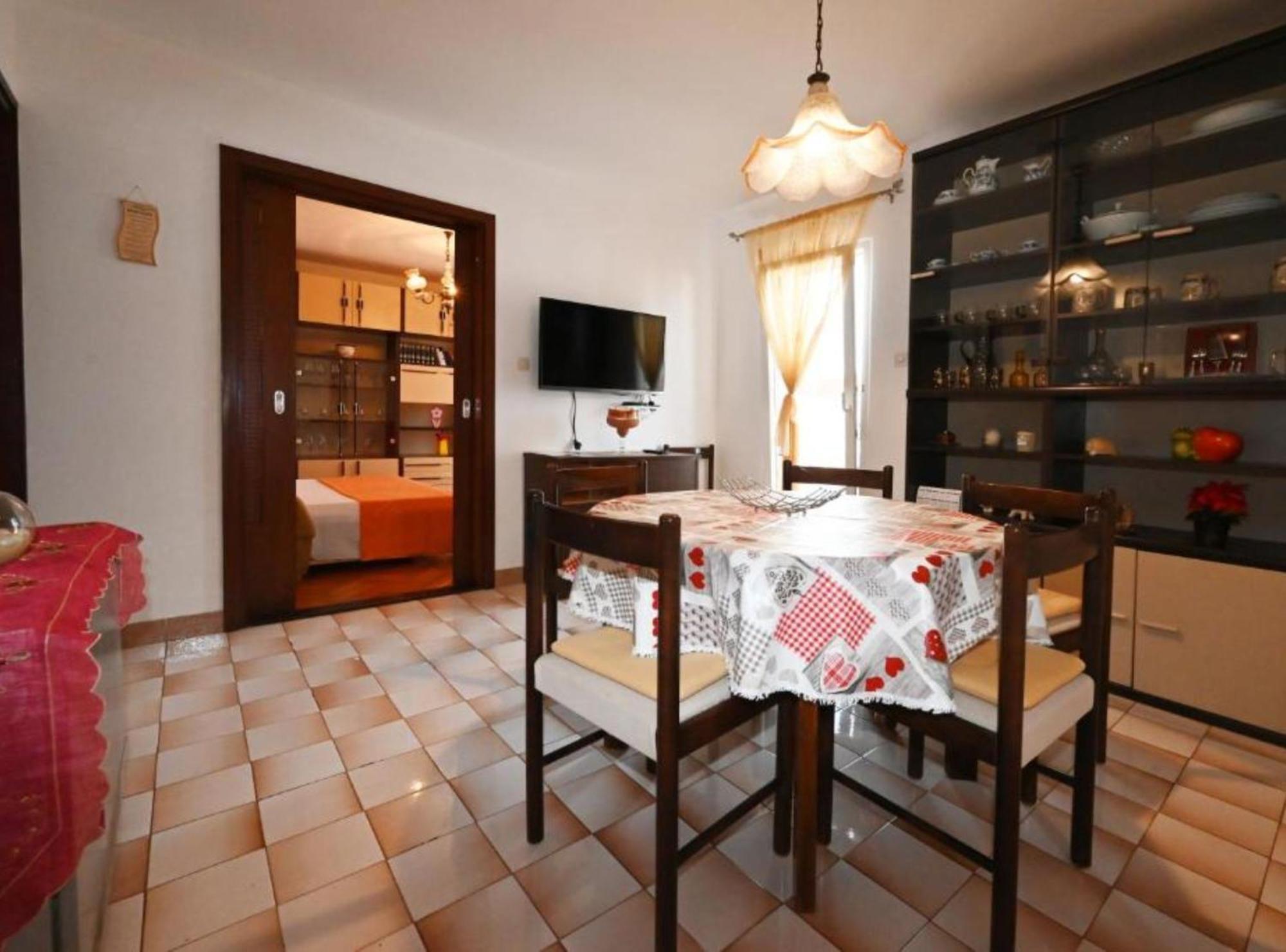 Apartments Mihovilovic - 50 M From Beach Слатине Екстер'єр фото