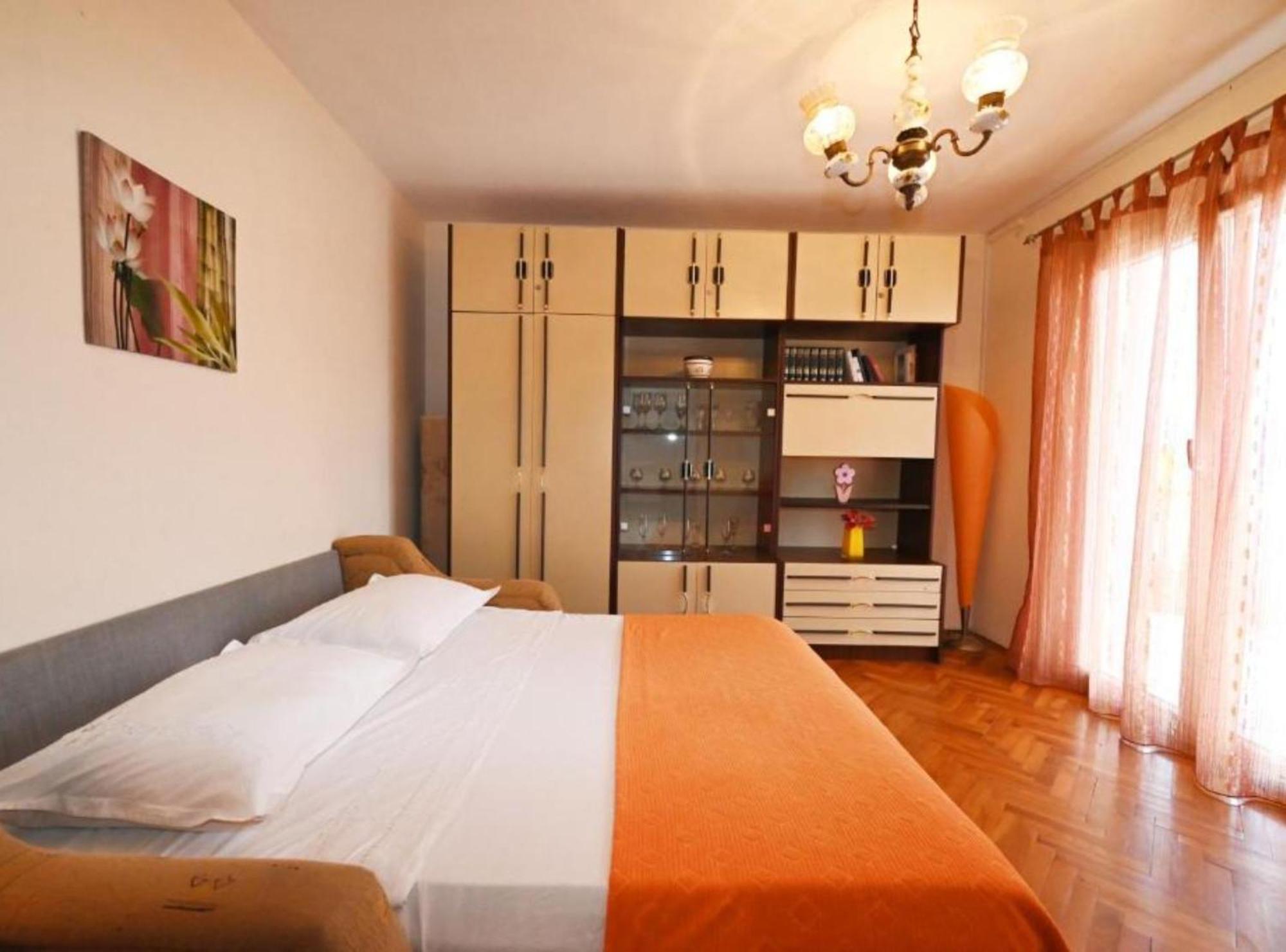 Apartments Mihovilovic - 50 M From Beach Слатине Екстер'єр фото