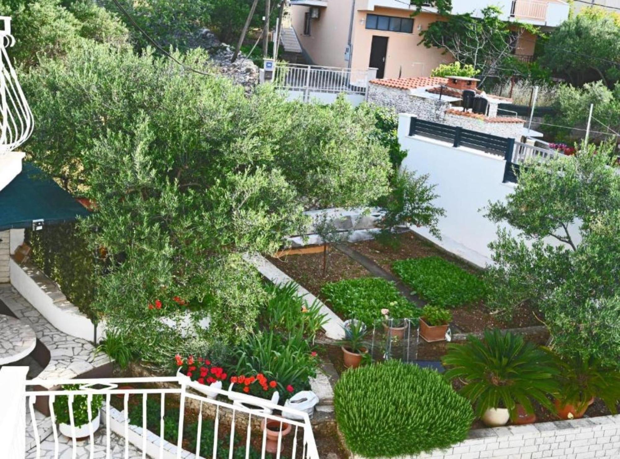 Apartments Mihovilovic - 50 M From Beach Слатине Екстер'єр фото